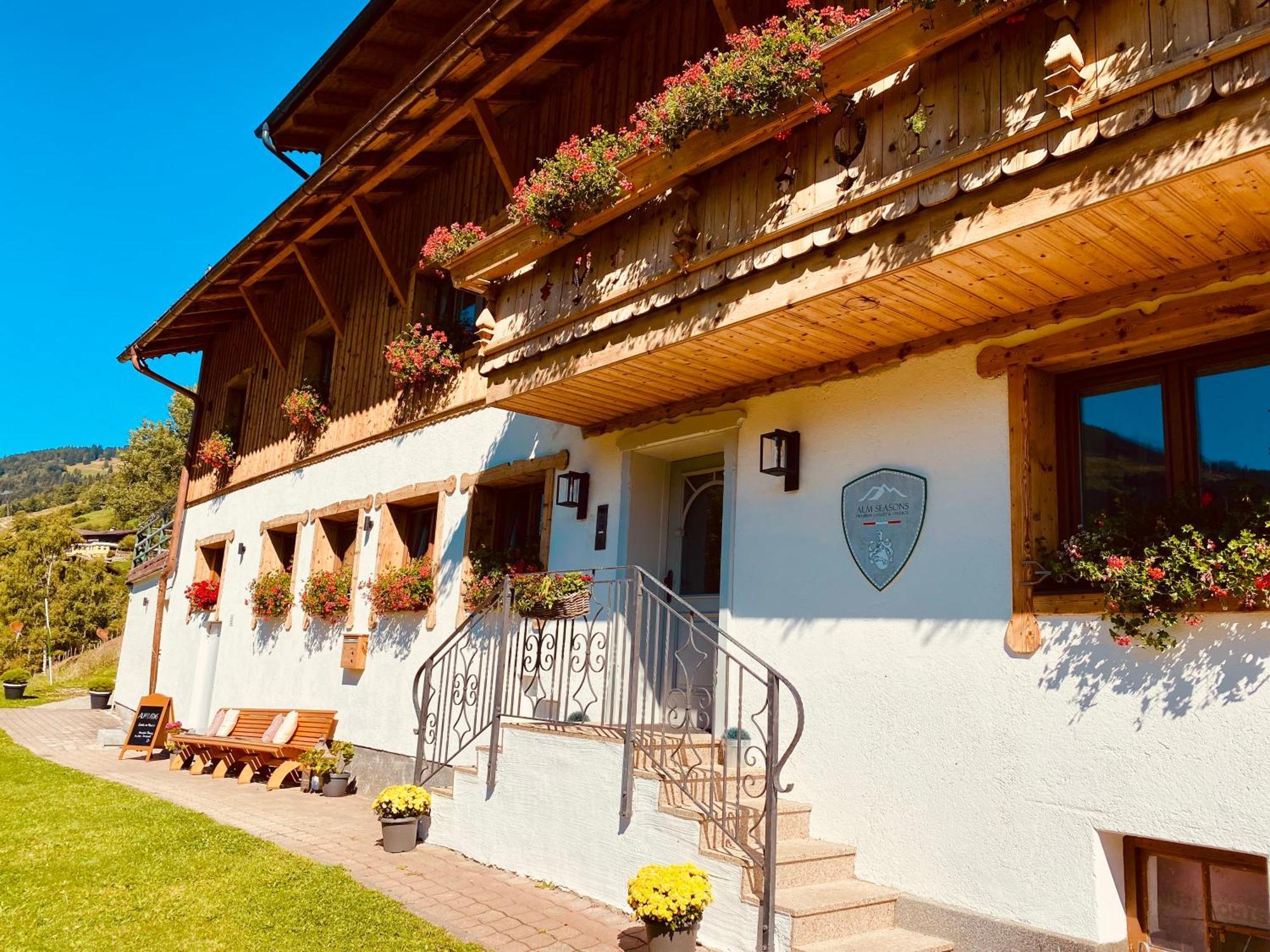 Alm Seasons Premium Chalet & Studios Заалбах-Хинтерглем Екстериор снимка